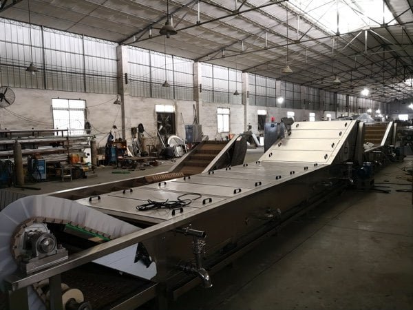 Pasteurizer and juice processing line