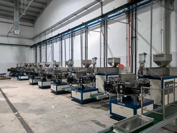 Soft bottle blowing machine