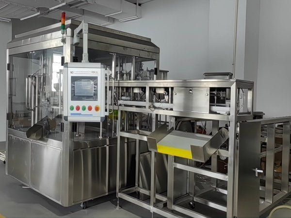 Spout pouch filling and capping machine